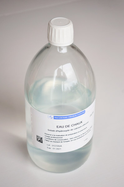 Eau de chaux pour la recette du liniment oléo-calcaire
