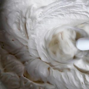 Fouettez la crème pour faire du beurre